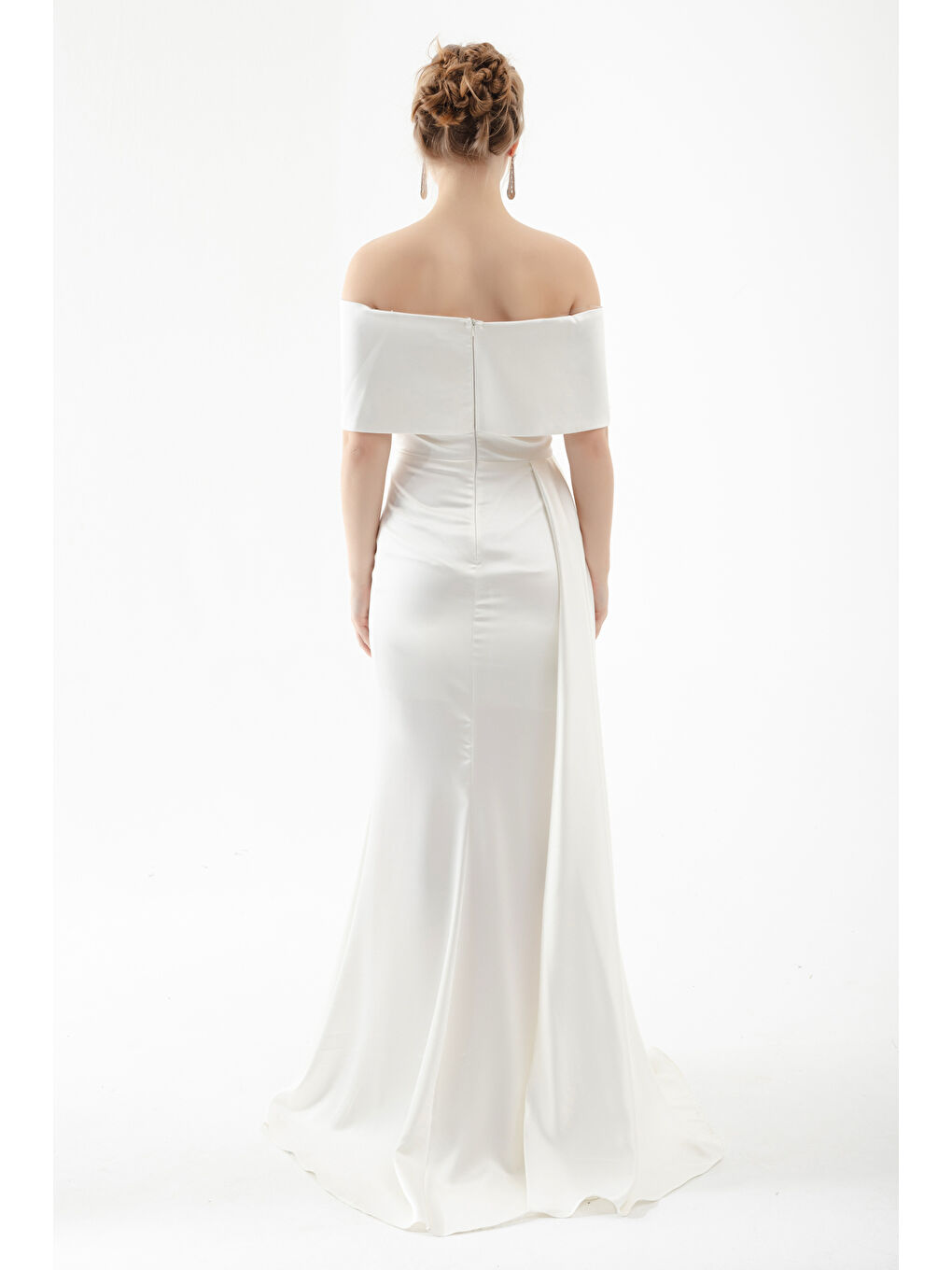 Kadın Beyaz Kayık Yaka Yırtmaçlı Uzun Abiye Elbise-4