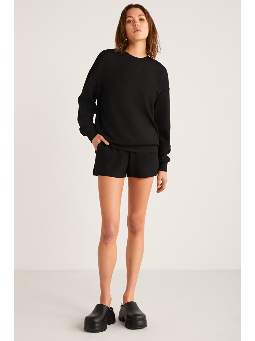Maisie Kadın Scuba Kumaşlı Aşırı Yumuşak Yuvarlak Yakalı Oversize Siyah Sweatshirt-1