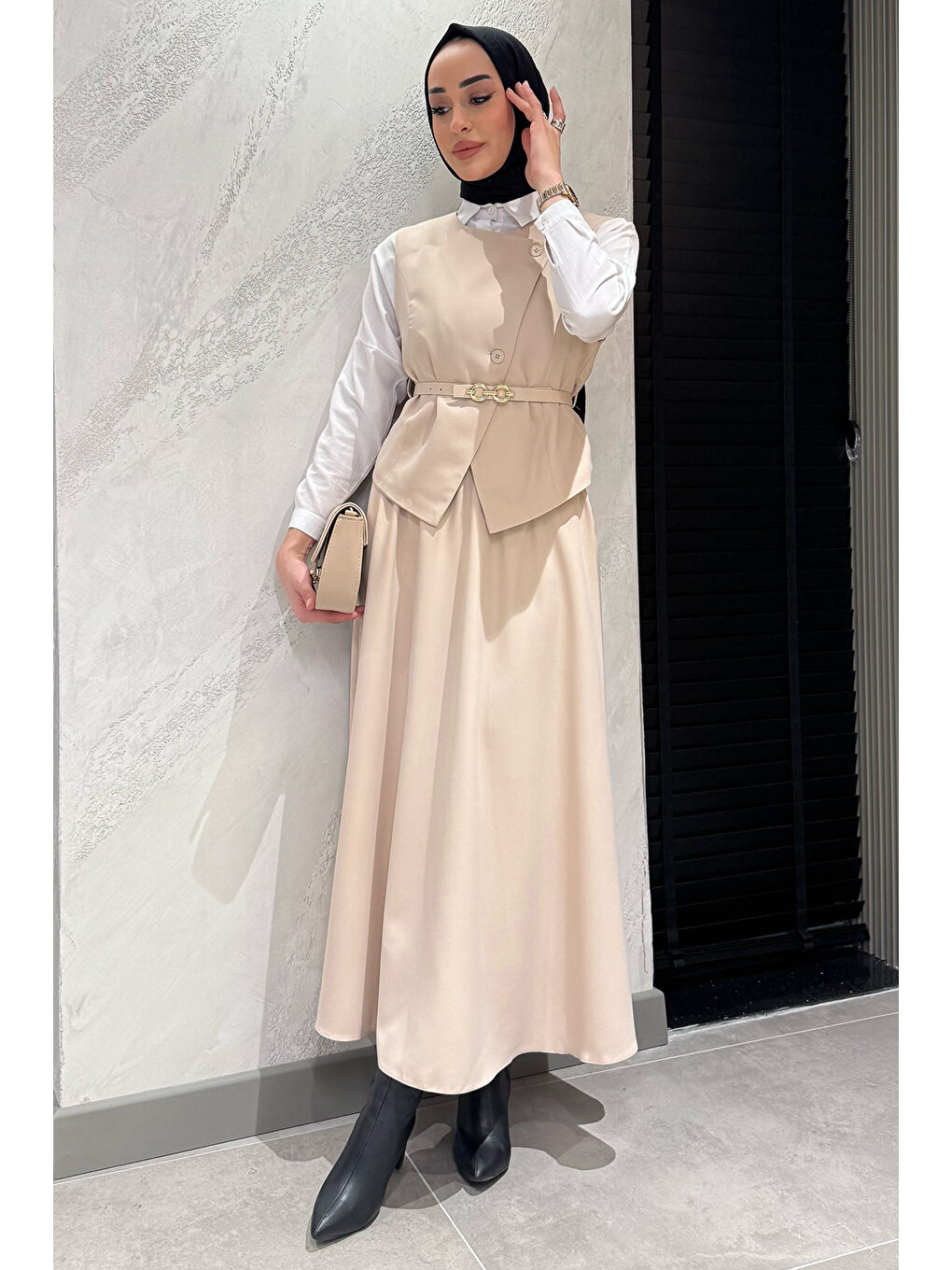 Bej Kadın Kemer Aksesuarlı Broşlu Yelek Etek Tesettür İkili Takım-5