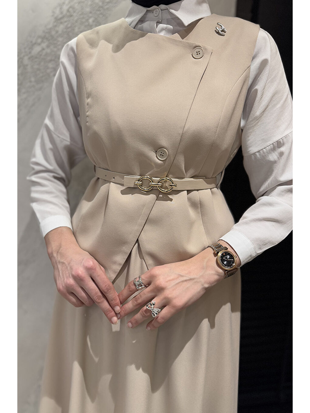 Bej Kadın Kemer Aksesuarlı Broşlu Yelek Etek Tesettür İkili Takım-7