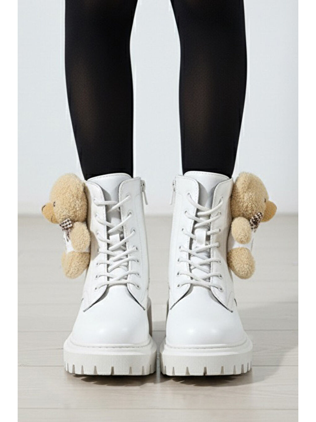 Kız Çocuk Beyaz Yanda Ayıcık Detaylı Bot - 28037-BEYAZ-1