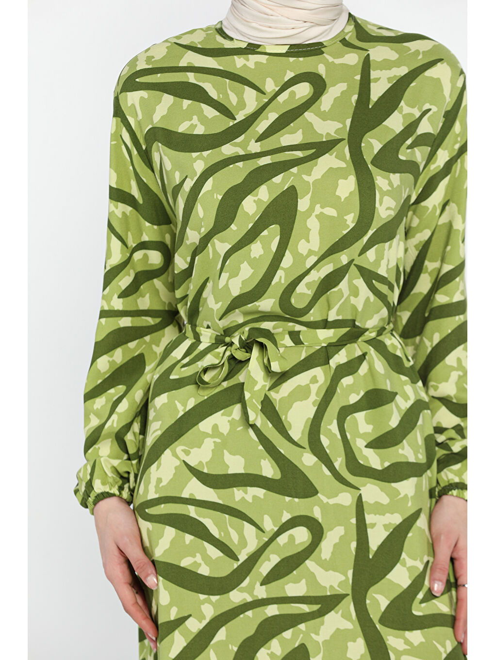 Yeşil Bel Kuşaklı Desenli Viskon Tesettür Elbise-6