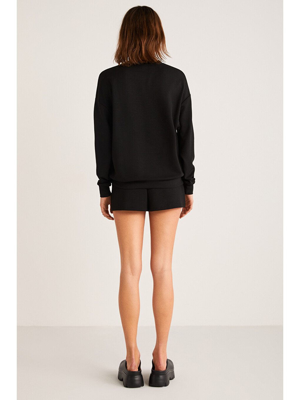 Maisie Kadın Scuba Kumaşlı Aşırı Yumuşak Yuvarlak Yakalı Oversize Siyah Sweatshirt-4