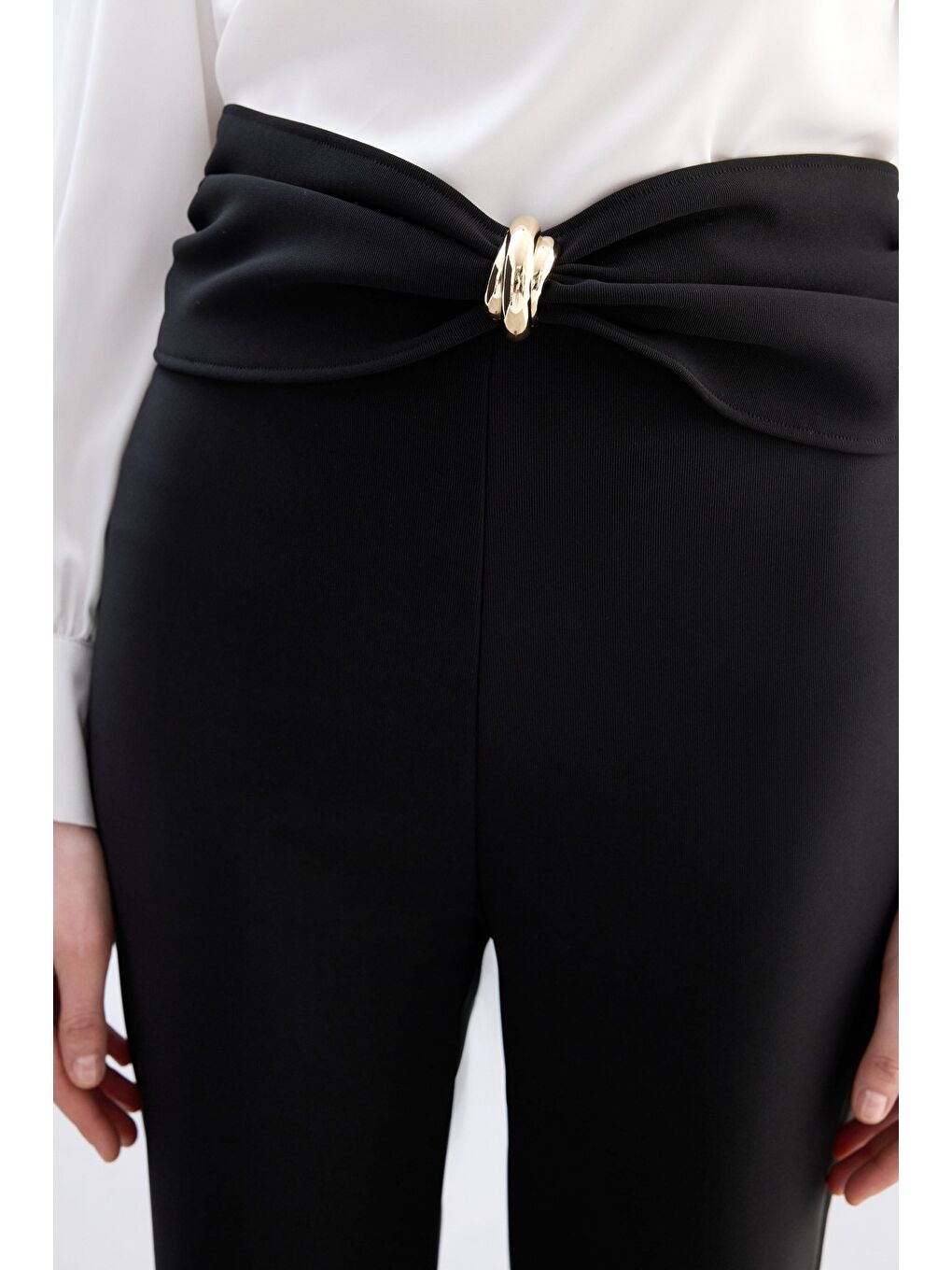 Bel Aksesuarlı Pantolon - Siyah-4