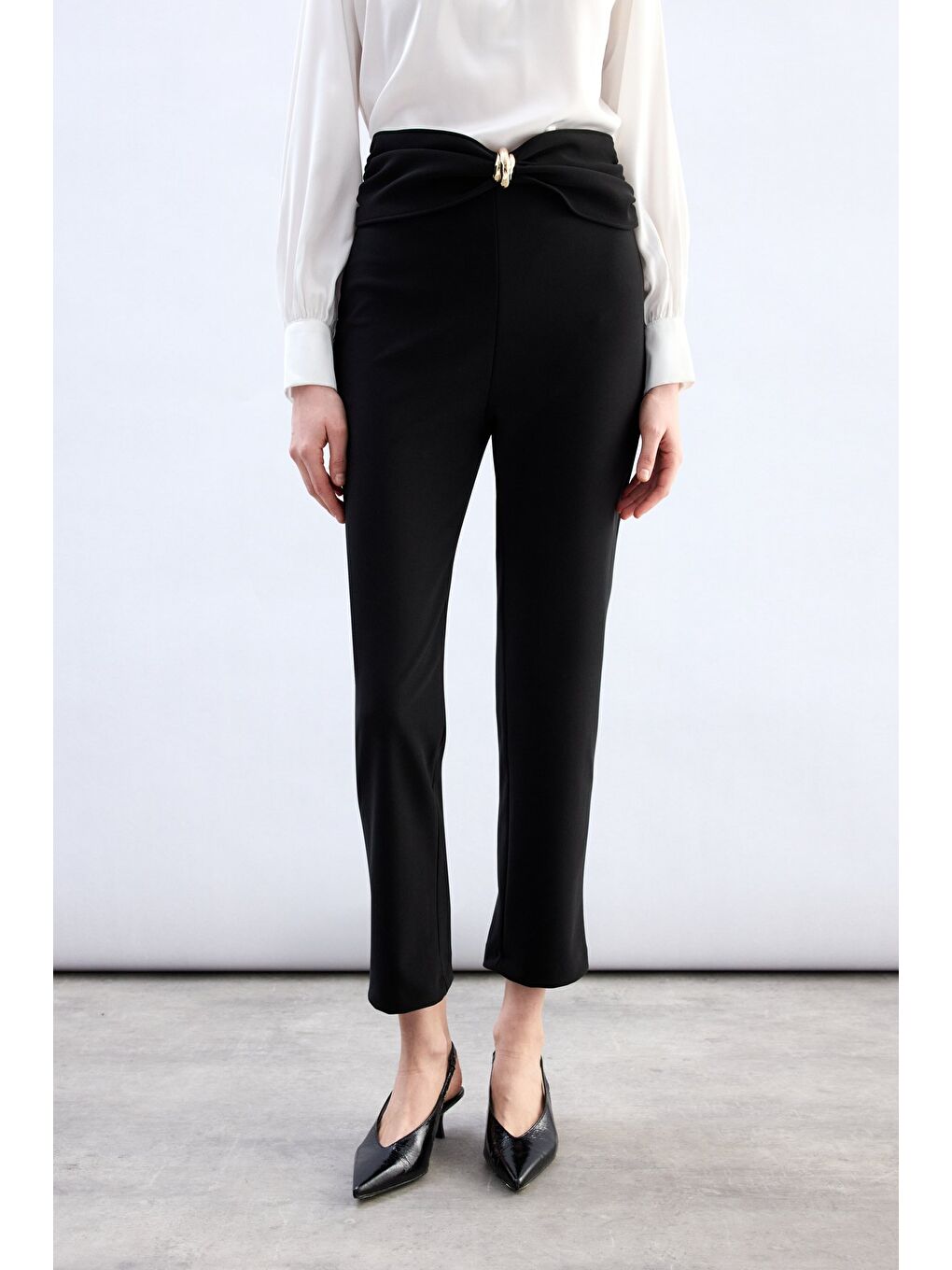 Bel Aksesuarlı Pantolon - Siyah-5