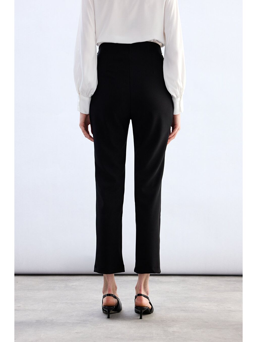 Bel Aksesuarlı Pantolon - Siyah-6