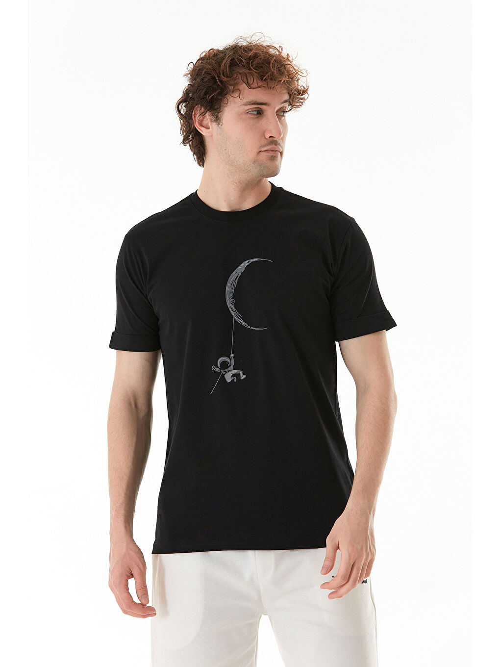 Siyah Astronot Baskılı Bisiklet Yaka Tişört-1