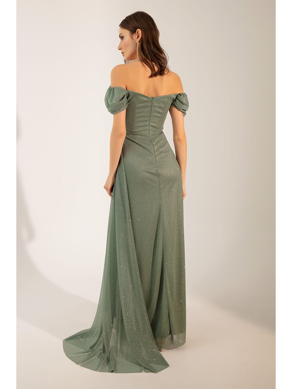 Kadın Mint Yeşili Kayık Yaka Drapeli Yırtmaçlı Uzun Simli Abiye Elbise-4