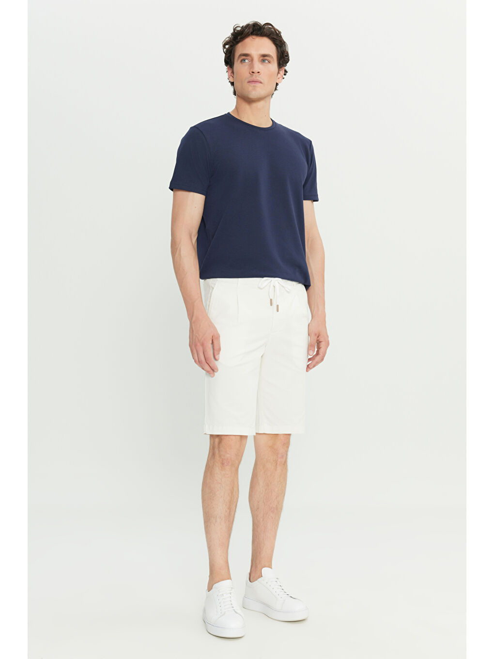 Erkek Beyaz Pamuklu Slim Fit Dar Kesim Beli Bağlamalı Yan Cepli Esnek Şort-1