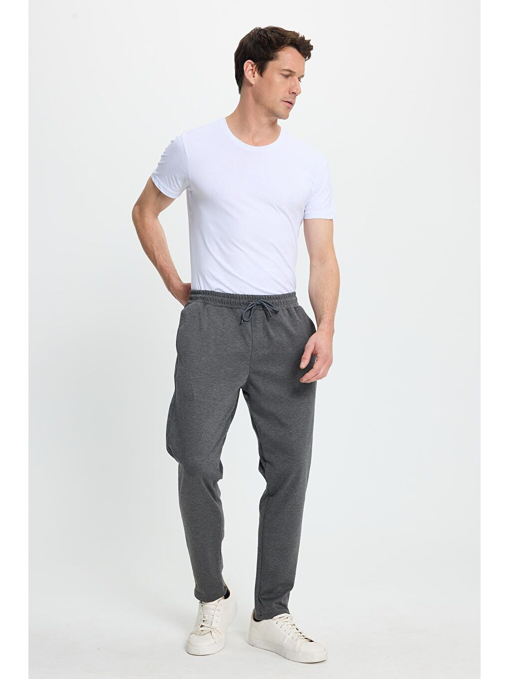 Erkek Regular Fit Klasik Kesim Beli Lastikli Bağcıklı Koyu Gri Jogger Pantolon-4