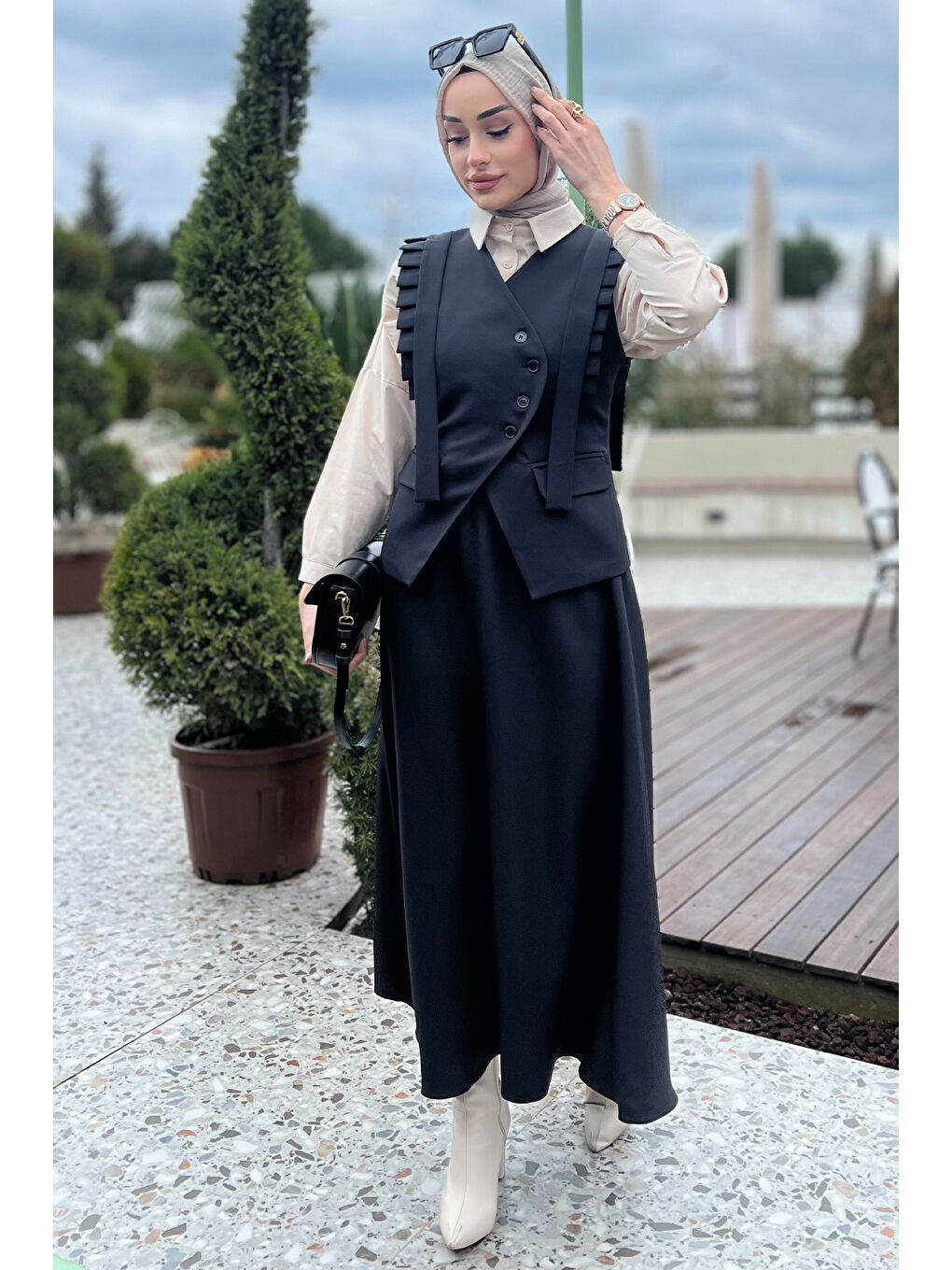 Siyah Kadın Omuz Fırfırlı Yelek Etek Tesettür İkili Takım-5