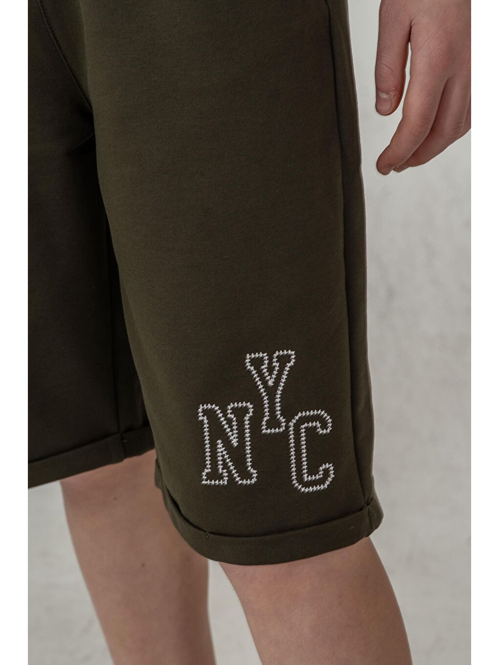 Haki Duble Paçalı Nyc Nakışlı Erkek Çocuk Şort-3