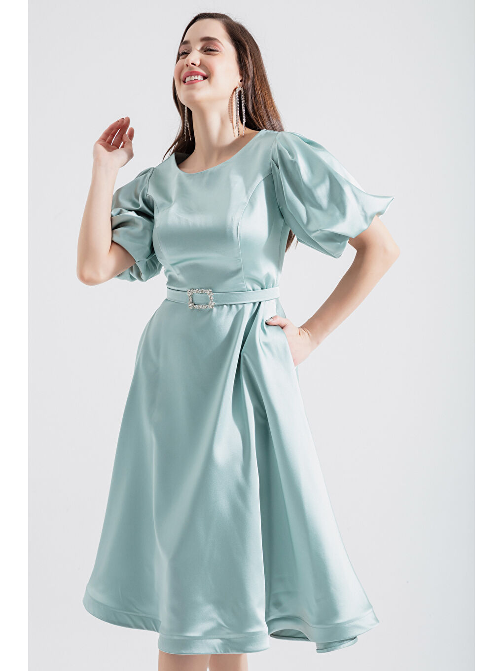 Kadın Mint Yeşili Balon Kollu Taşlı Kemerli Mini Saten Abiye Elbise-1