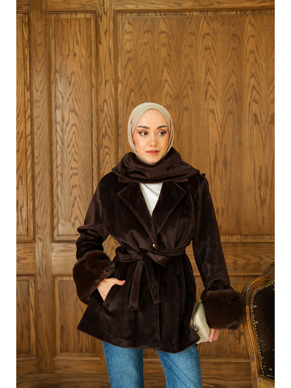 Kadın Yaka Fiyonklu Kürklü Kaşe Kahverengi