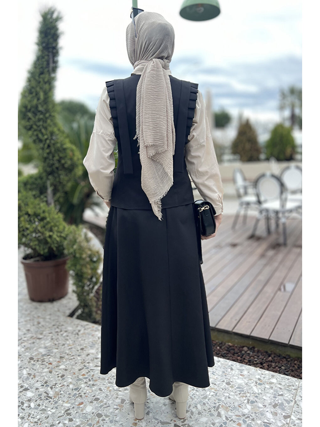 Siyah Kadın Omuz Fırfırlı Yelek Etek Tesettür İkili Takım-8