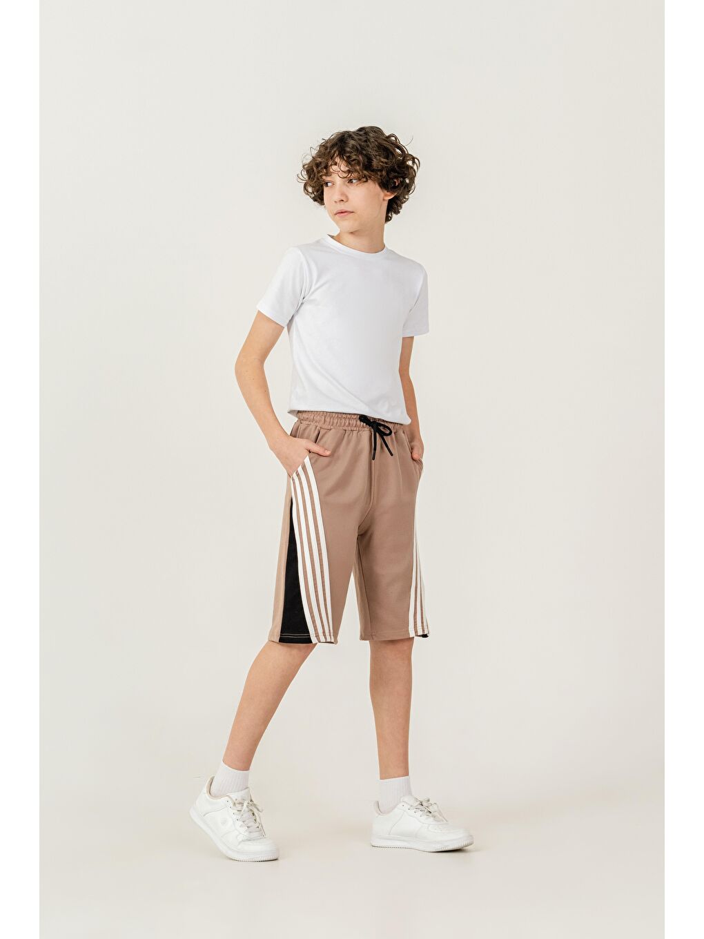 Bej Garni Parçalı Çift Bacak 4 Şeritli  Erkek Çocuk Şort-1