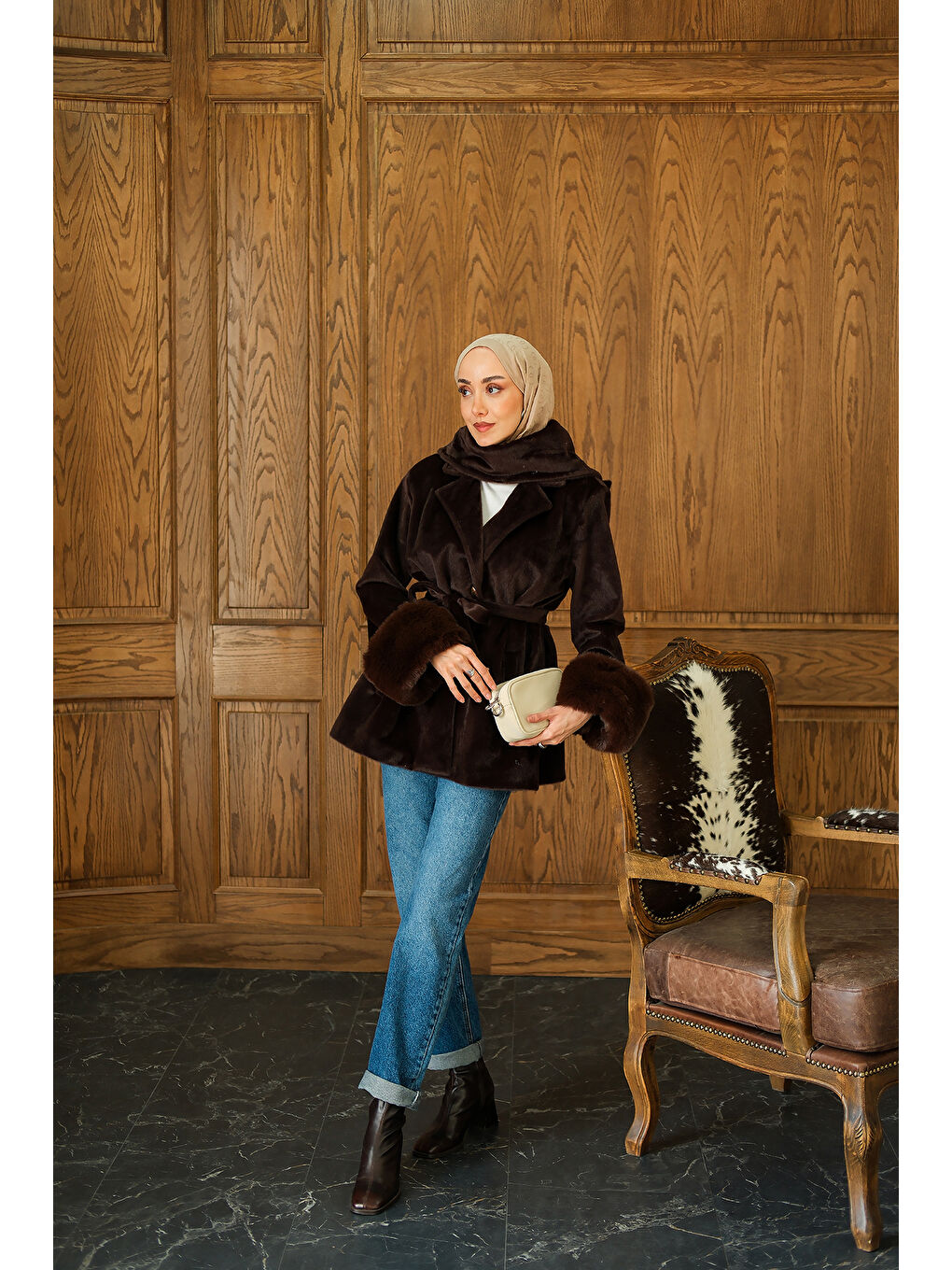 Kadın Yaka Fiyonklu Kürklü Kaşe Kahverengi-1