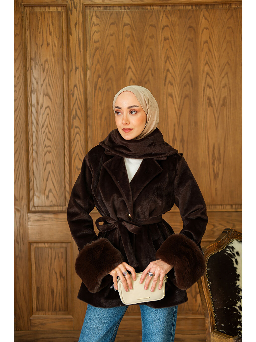 Kadın Yaka Fiyonklu Kürklü Kaşe Kahverengi-2