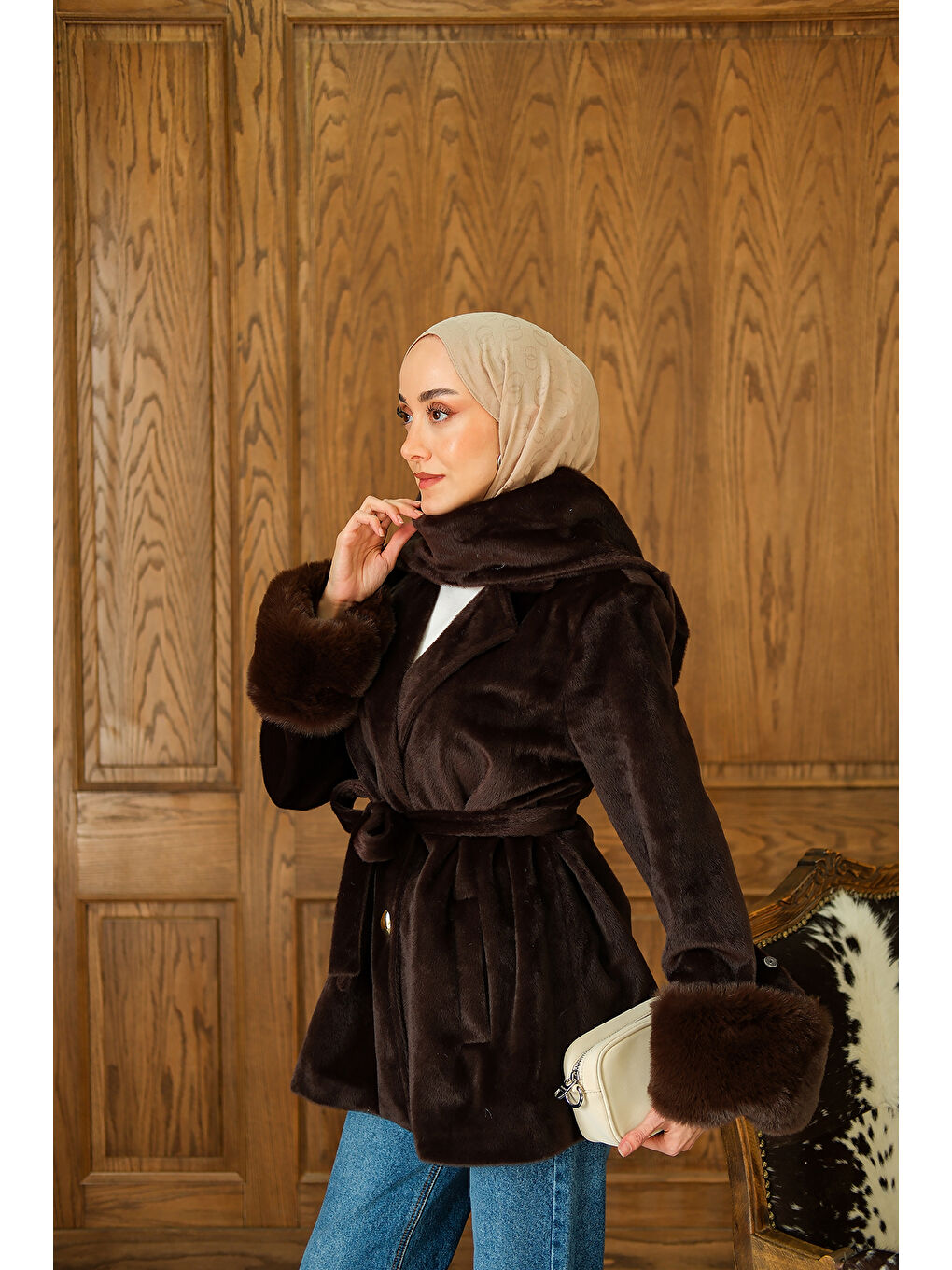 Kadın Yaka Fiyonklu Kürklü Kaşe Kahverengi-3