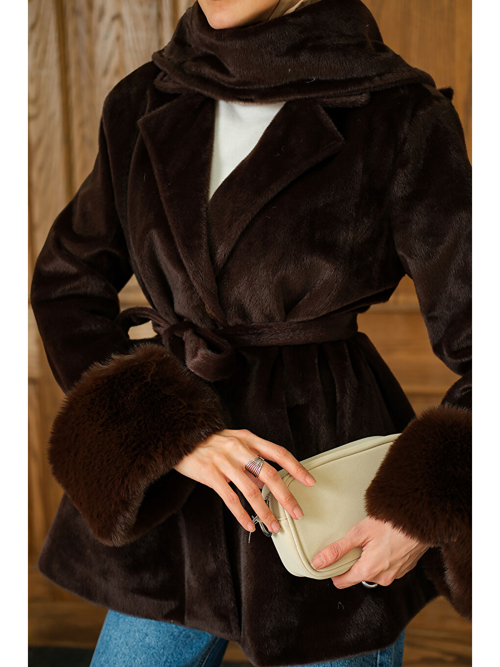 Kadın Yaka Fiyonklu Kürklü Kaşe Kahverengi-4