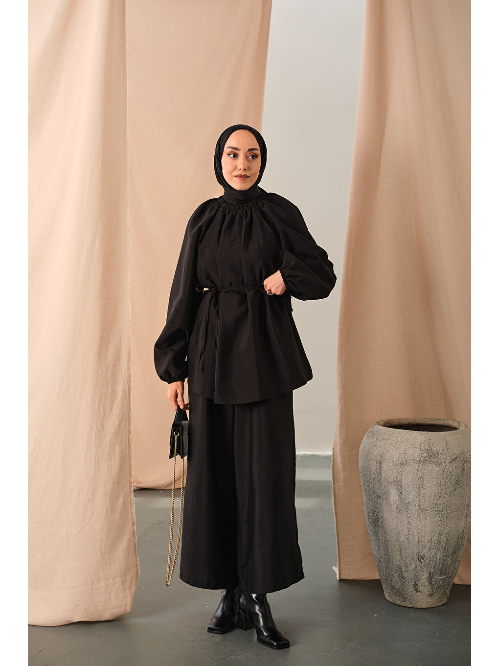 Kadın Yakası Lastik Detaylı Takım Siyah-2