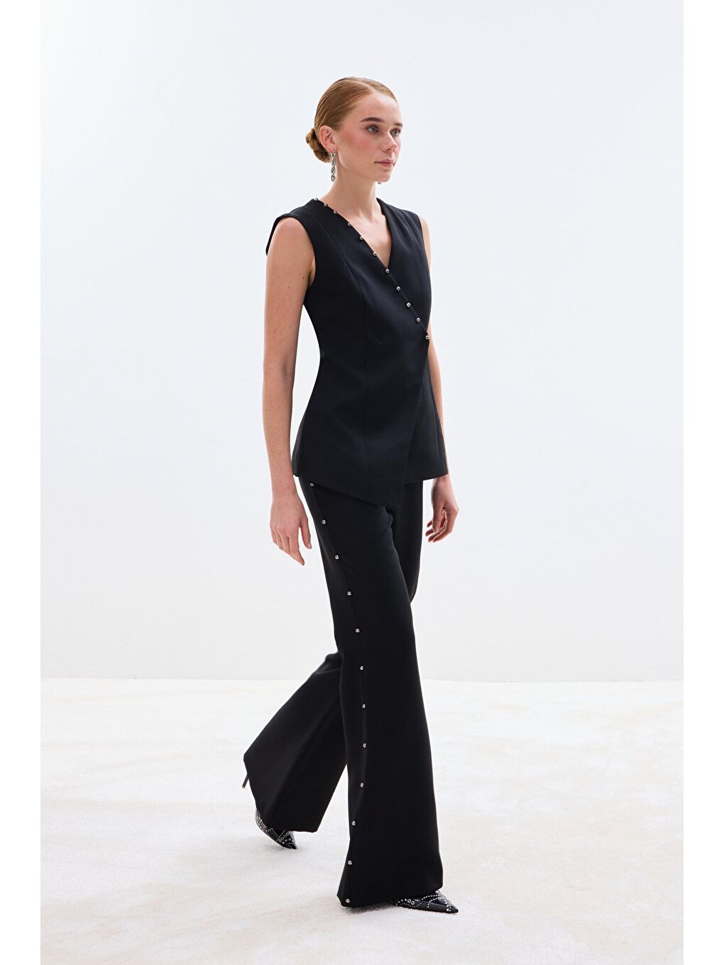 Yanları İnci Aksesuarlı Pantolon - Siyah-4