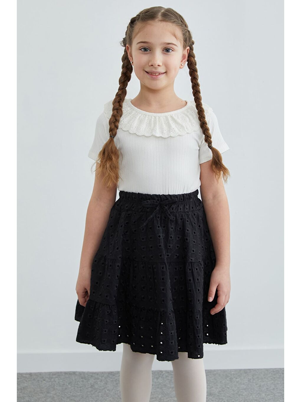 Siyah Beli Lastikli Brode Detaylı Kız Çocuk Etek-1
