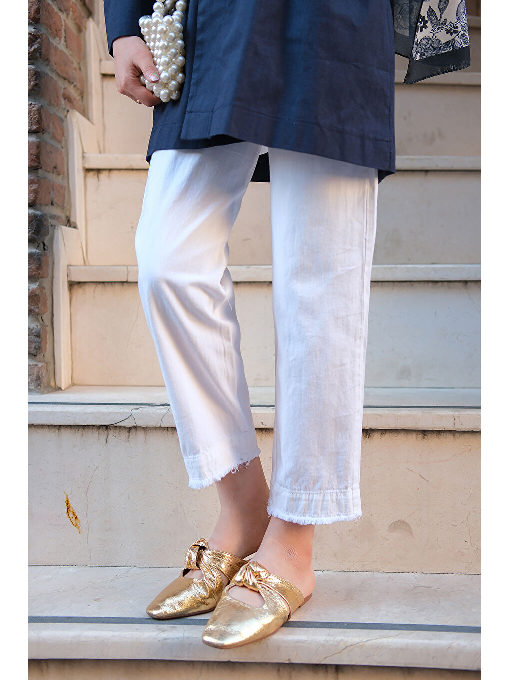 Kadın Paçası Parçalı Ham Pantolon Beyaz-1