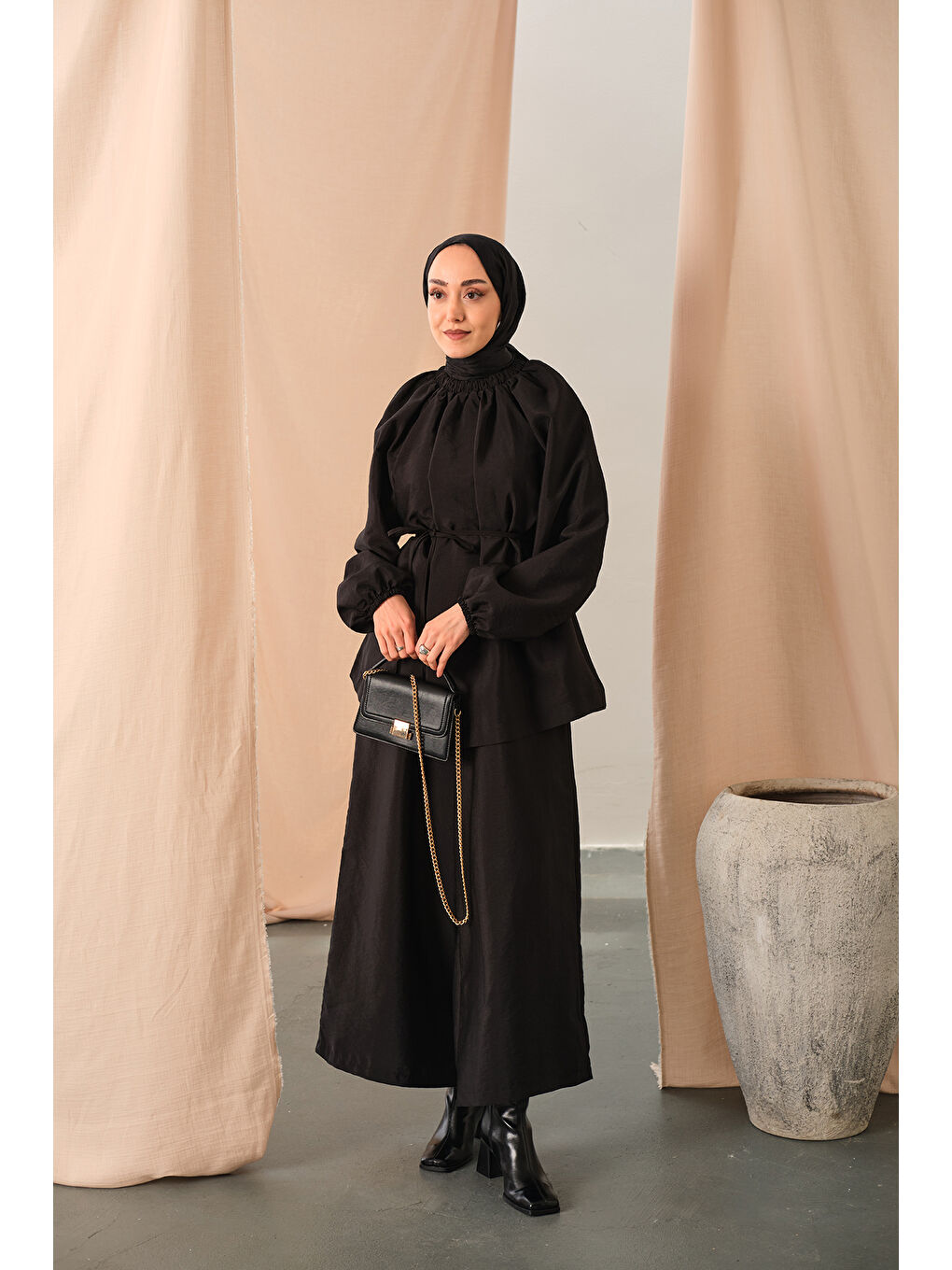 Kadın Yakası Lastik Detaylı Takım Siyah-3