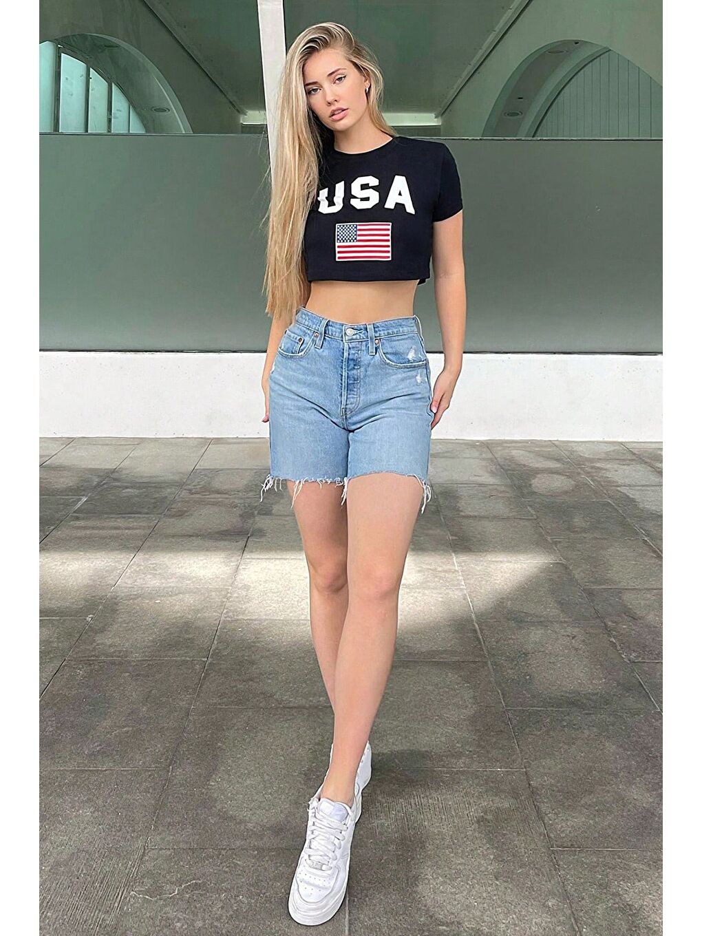 Kadın Siyah Bisiklet Yaka USA Baskılı Crop T Shirt-3