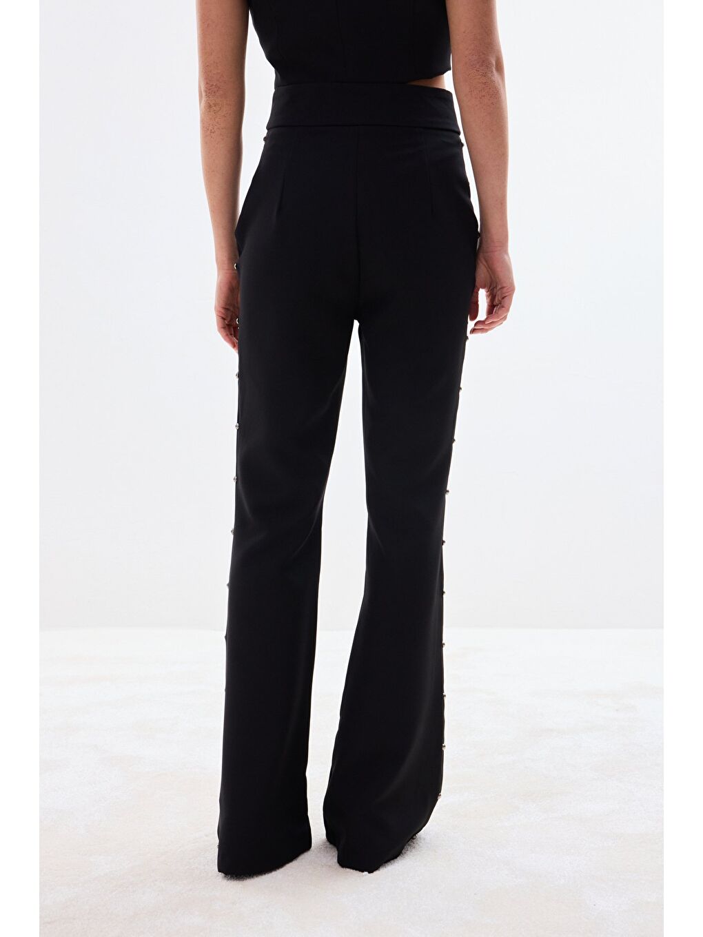 Yanları İnci Aksesuarlı Pantolon - Siyah-7