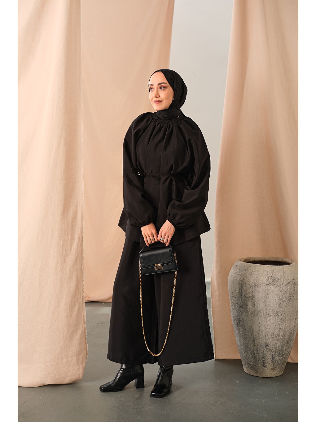 Kadın Yakası Lastik Detaylı Takım Siyah-4