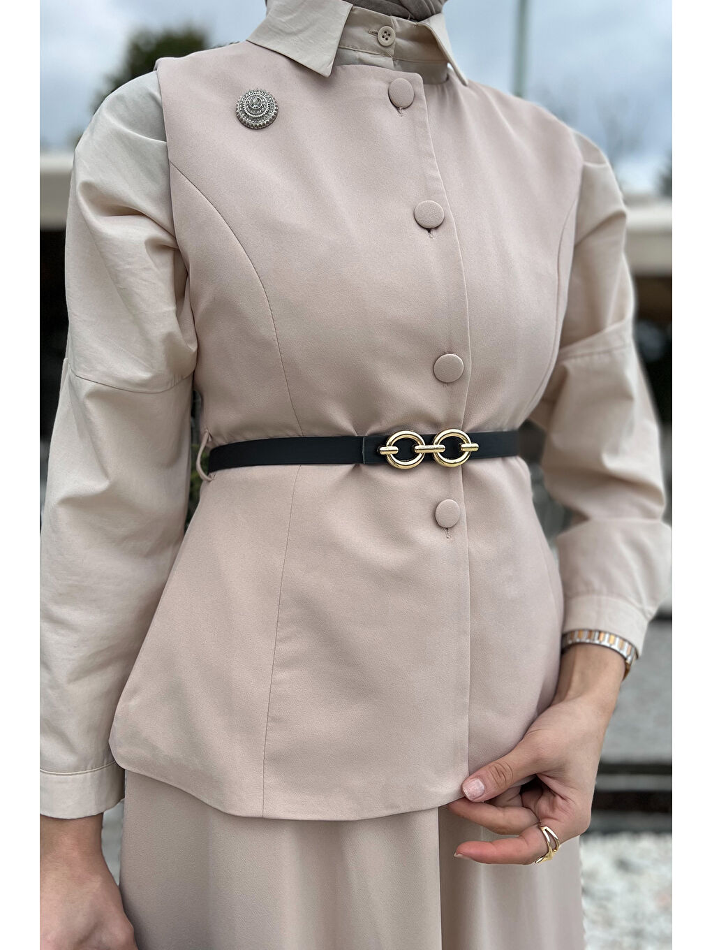 Bej Kadın Kemer Ve Broş Detaylı Yelek Etek Tesettür İkili Takım-4