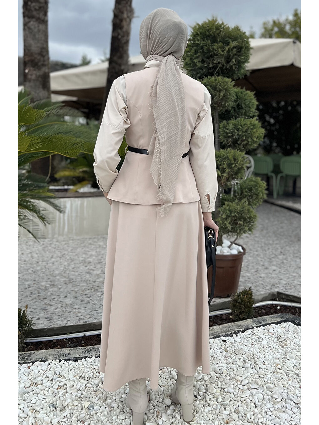 Bej Kadın Kemer Ve Broş Detaylı Yelek Etek Tesettür İkili Takım-6