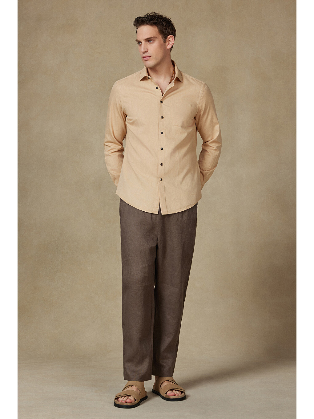 Santo Twill Pamuklu Comfort Fit Koyu Bej Düğmeli Yaka Erkek Düz Gömlek-3