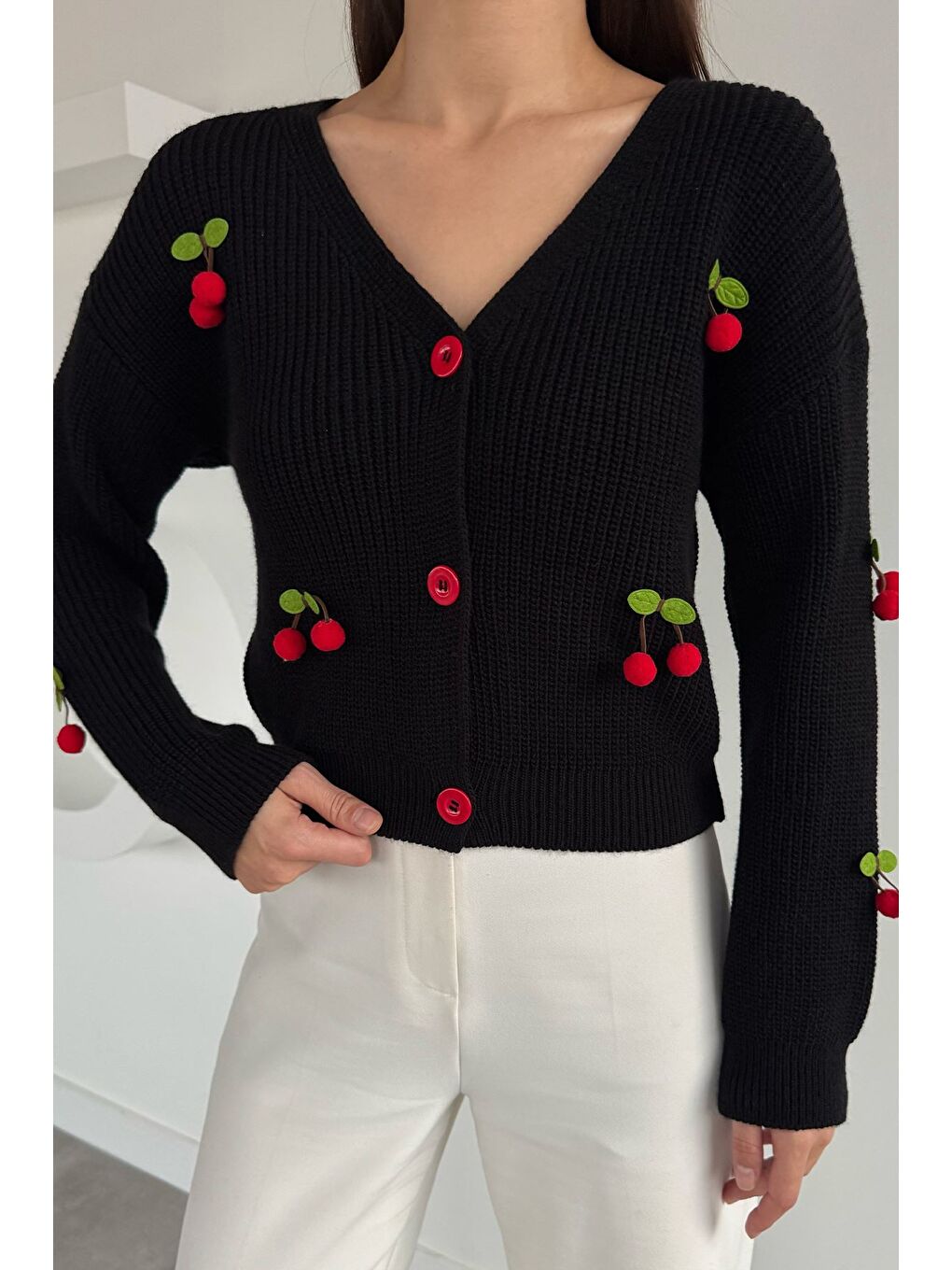 Siyah Kiraz Aksesuarlı Kadın Triko Hırka ( S,m,l Uyumludur)-2