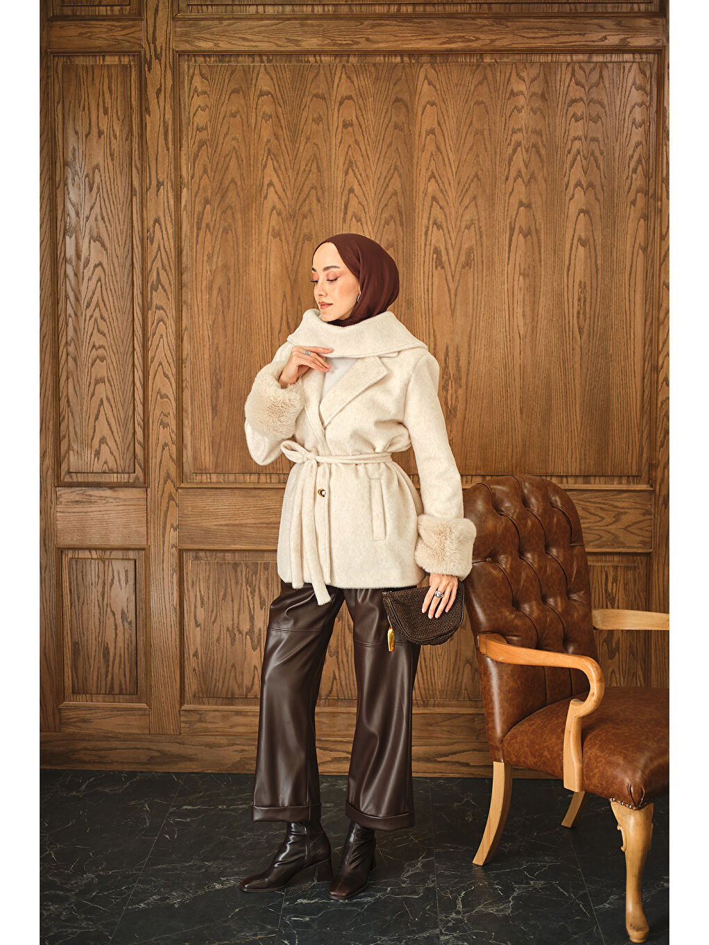 Ekru Kadın Yaka Fiyonklu Kürklü Kaşe Krem-2