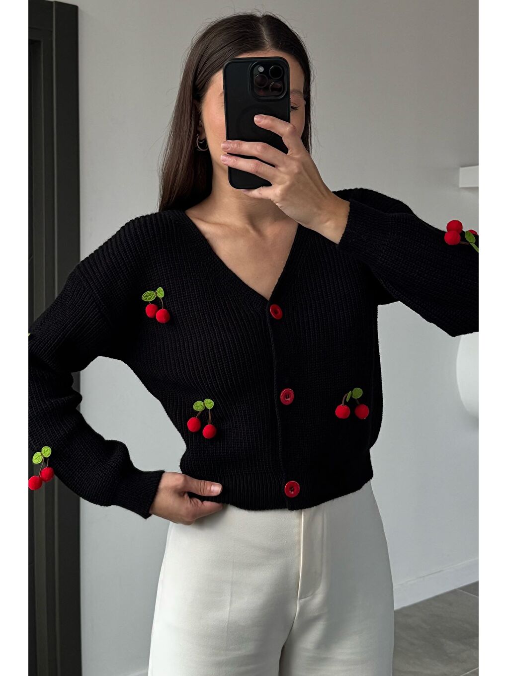 Siyah Kiraz Aksesuarlı Kadın Triko Hırka ( S,m,l Uyumludur)-3