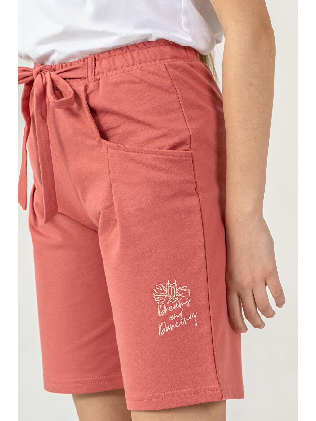 Kahverengi Kemer Fiyonk Kurdeleli Dreams Nakışlı Kız Çocuk Şort-4