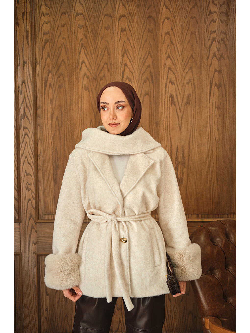 Ekru Kadın Yaka Fiyonklu Kürklü Kaşe Krem-3