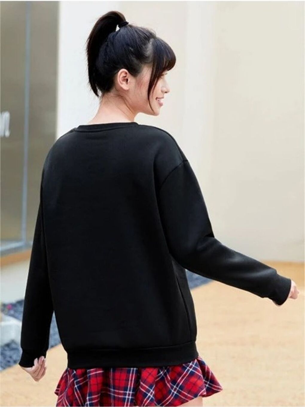 Kadın Siyah Regular Düz Bisiklet Yaka Sweatshirt-1