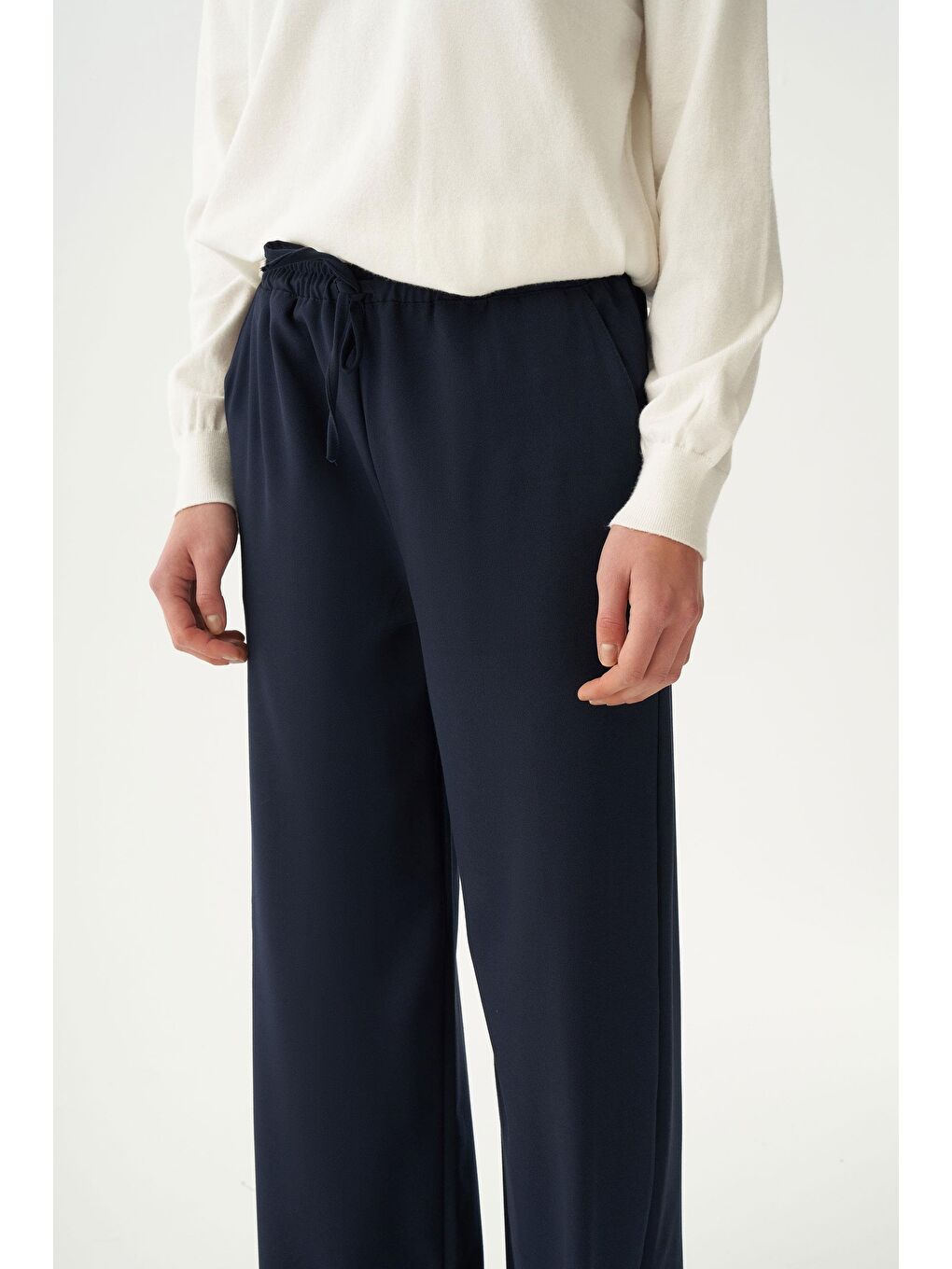 Lacivert-Beli Lastikli Rahat Kalıp Polyviscon Pantolon-3