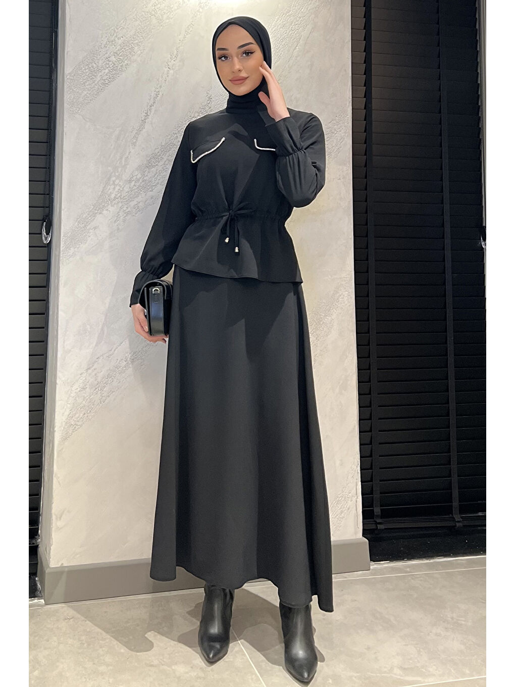 Siyah Kadın Bilek Ve Bel Büzgülü Taş Detaylı Tesettür Etek Bluz İkili Takım