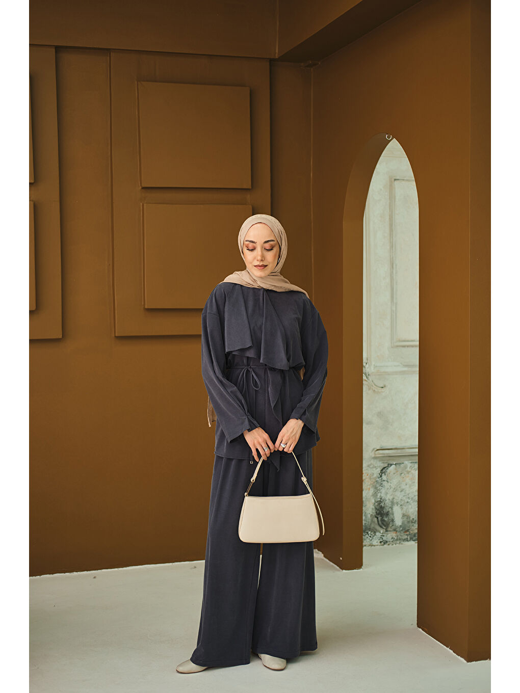 Gri Kadın Omuzdan Volanlı Takım Füme-2