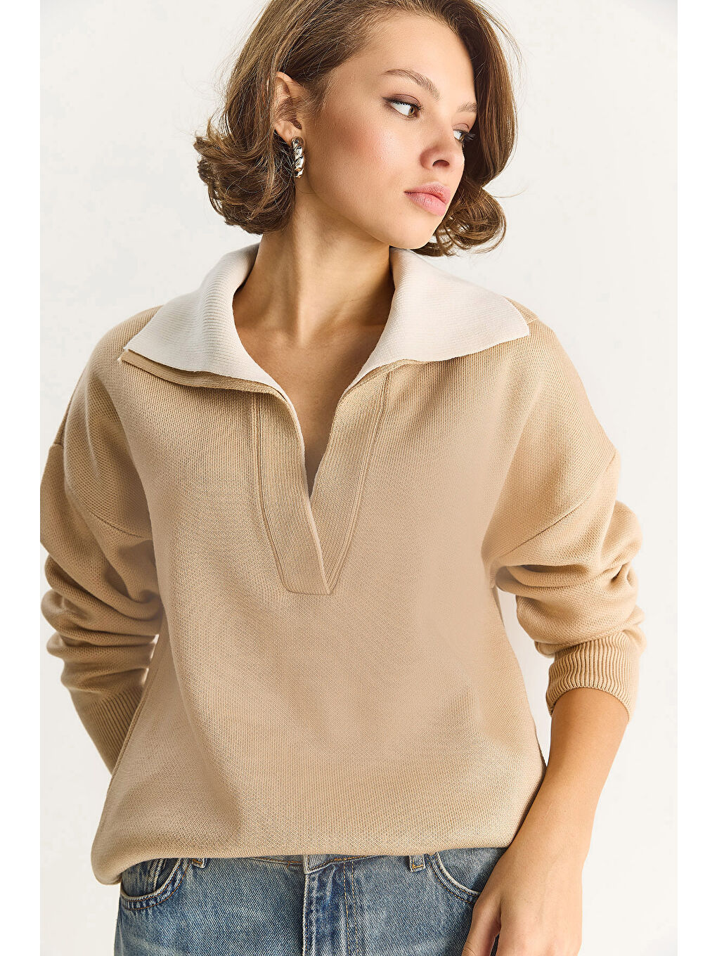 Bej Kadın Derin V Yaka Renk Bloklu Oversize Triko Kazak TK-3