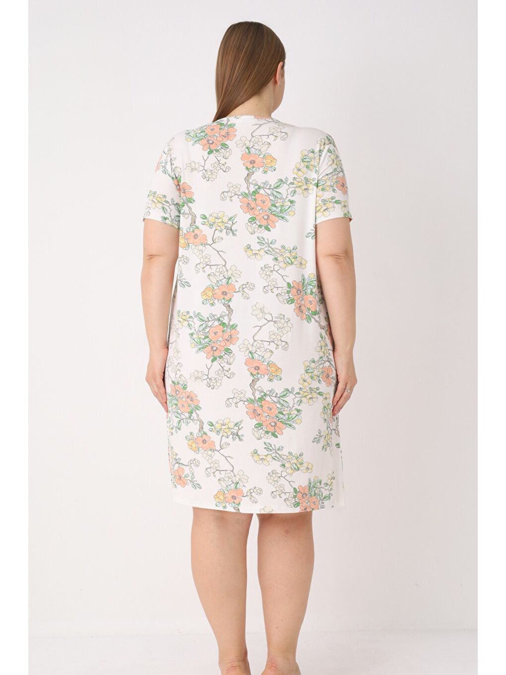 Beyaz Kadın Büyük Beden Desenli Düğmeli Kısa Kollu Elastanlı Gecelik-3