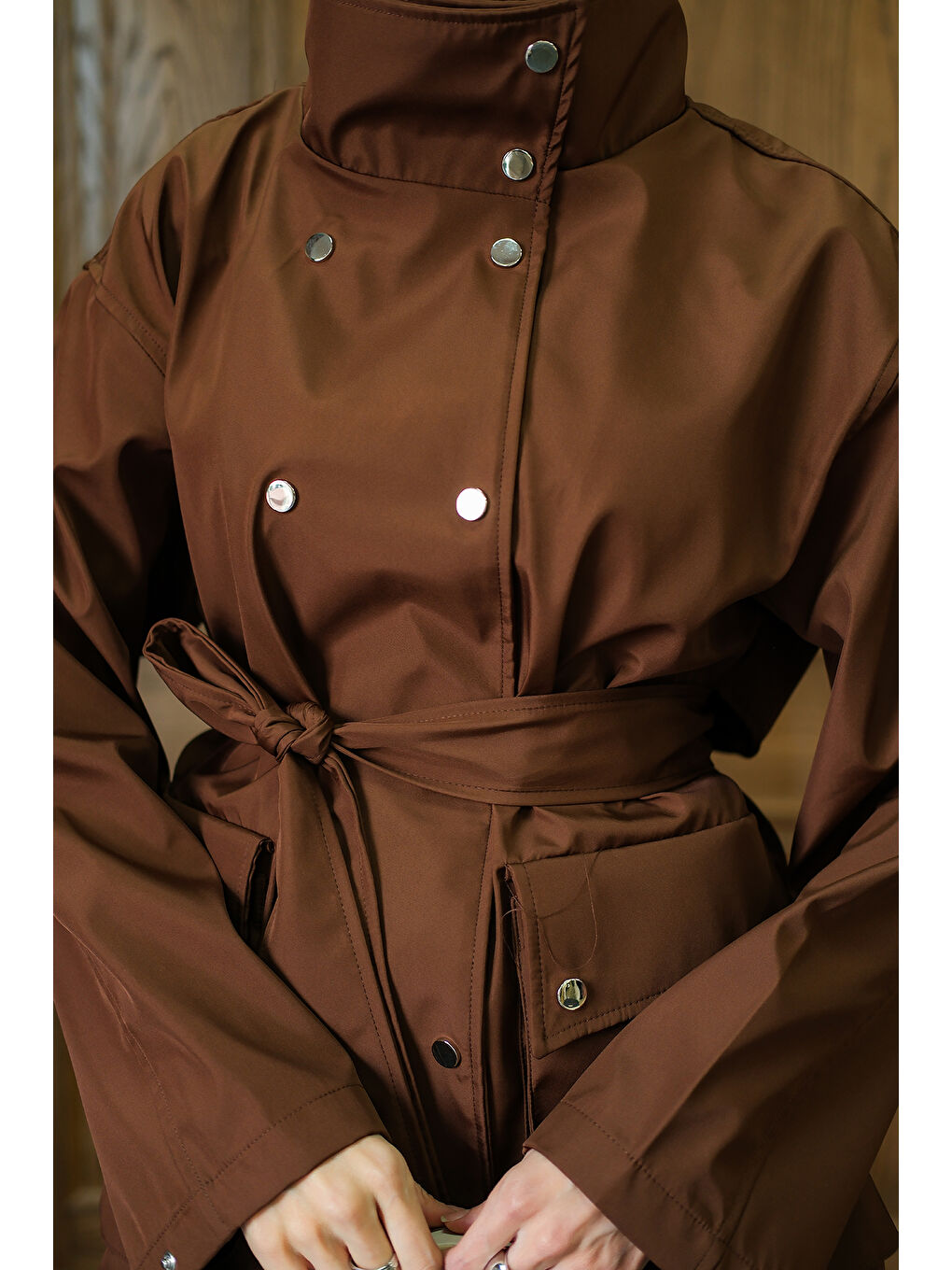 Kahverengi Kadın Deri Görünümlü Kısa Trenç Taba-4