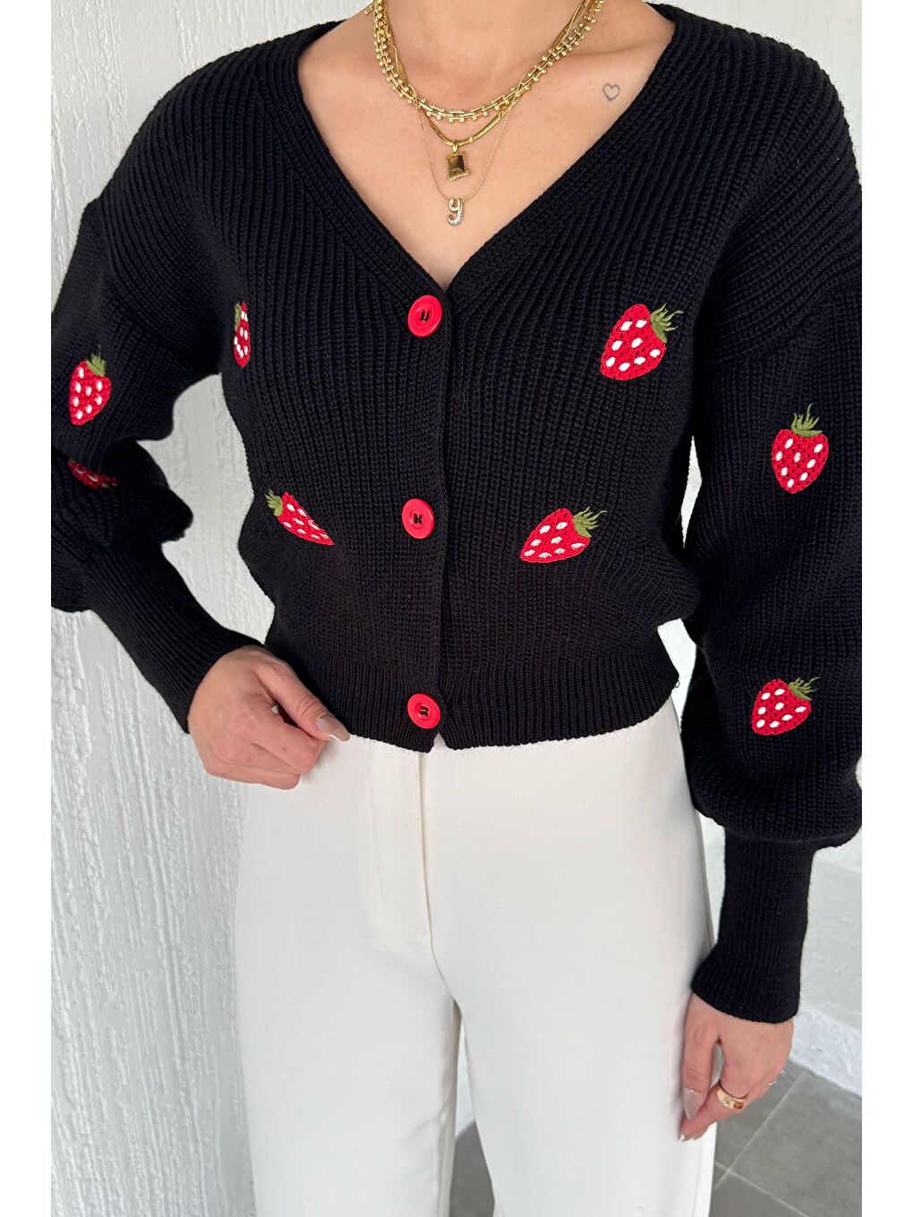 Siyah Çilek Desenli Triko Hırka-1