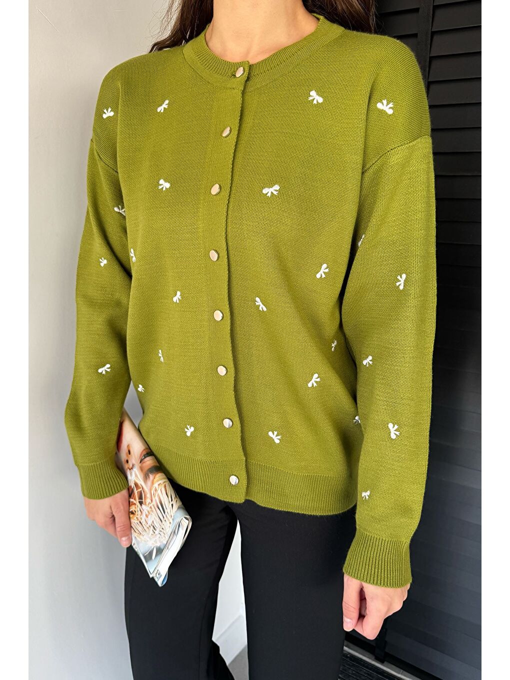 Yeşil Kadın Fiyonk Nakışlı Triko Hırka-1