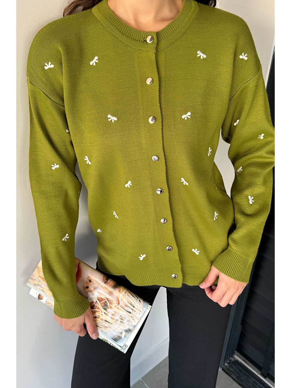 Yeşil Kadın Fiyonk Nakışlı Triko Hırka-2